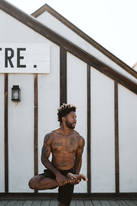 What is the largest amount of nutrients from category amino in percentages found in the human body