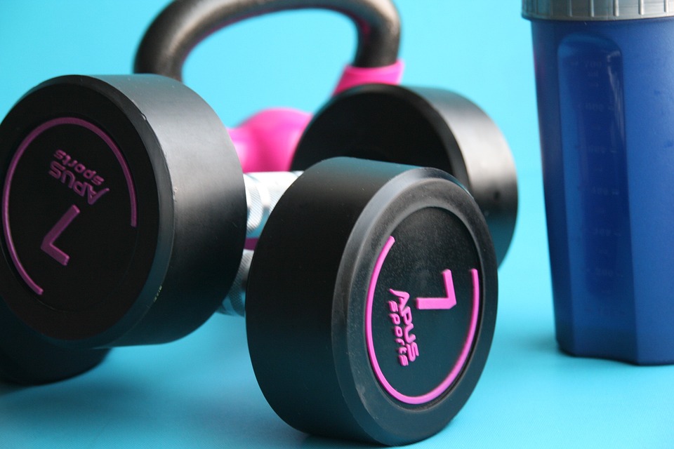 What is the largest amount of nutrients from category amino in percentages found in the human body